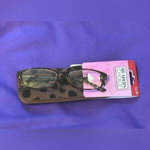 Foster Grant 2.75 Sondra pretty brown reading glasses new with glass case